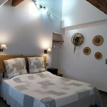 La Ferme Aux Charmes 住宿加早餐酒店 3*