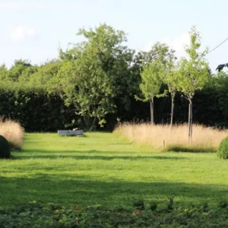 La Ferme Aux Charmes 住宿加早餐酒店